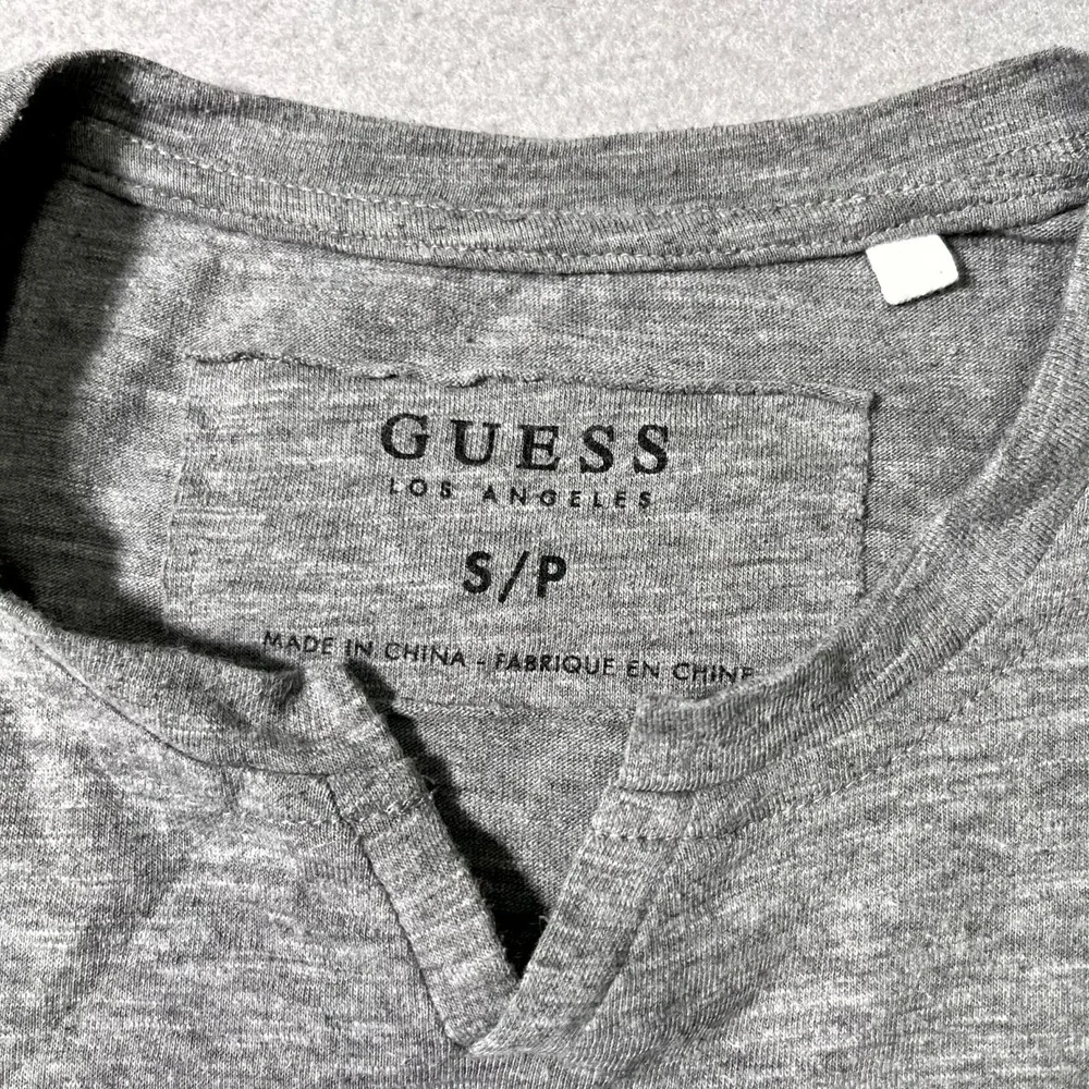 Guess Los Angeles T Shirt Mens Small Blue Graphic Print Short Sleeve V Neck - Picture 5 of 7